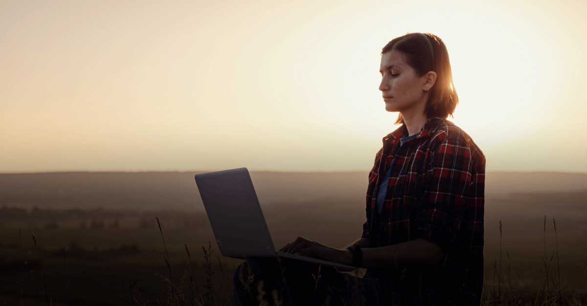 Zabezpieczone: Jak wygląda życie digital nomads? Historia NomAdams