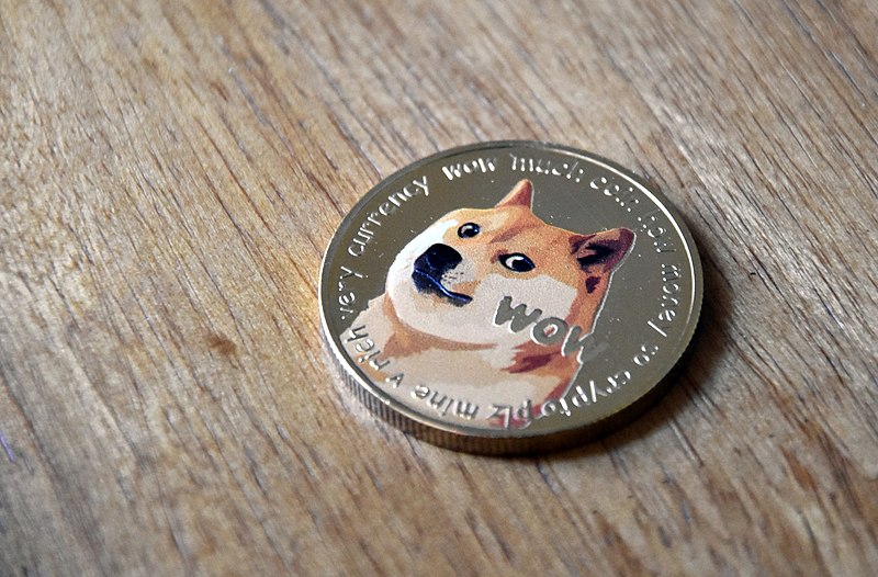 Dogecoin mocno zanurkował. Wszystko przez… Sami Wiecie Kogo