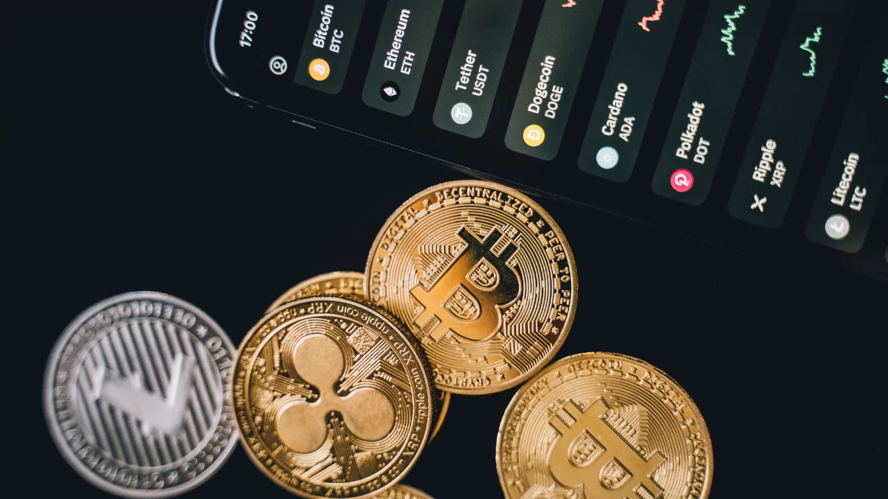 Analityk Bloomberga: jest powód dla którego Bitcoin rośnie powoli. Winne altcoiny