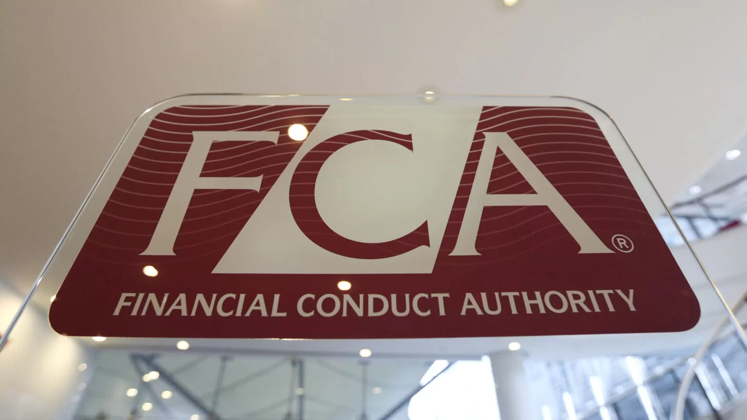 FCA wydało ostrzeżenia w związku z nowymi zasadami reklamowania kryptowalut