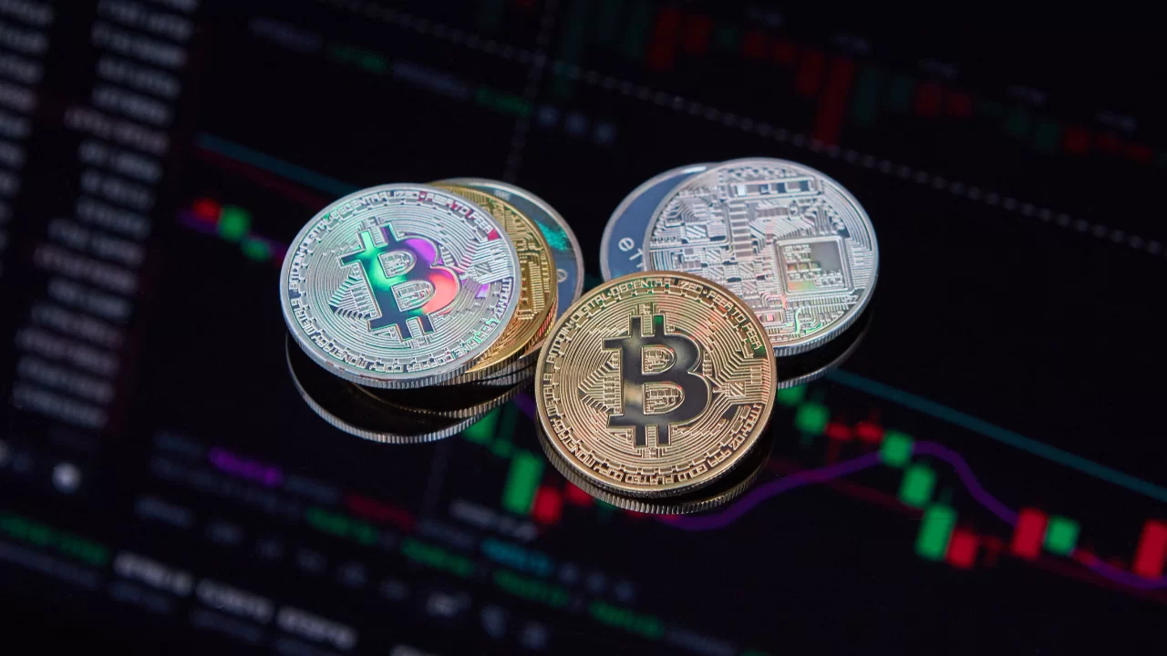 Kopanie leżącego? Skarbówka dowali w użytkowników kryptowalut karami za niezapłacone podatki