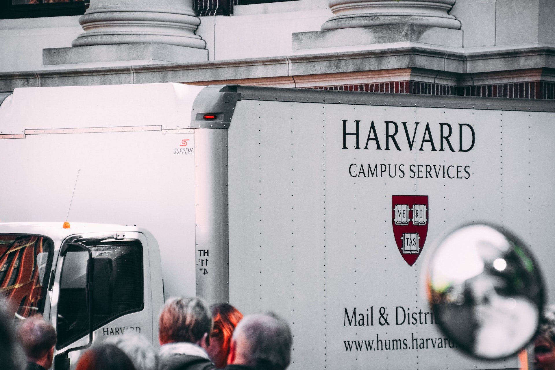 Uniwersytet Harvard: Kupujcie Bitcoina!