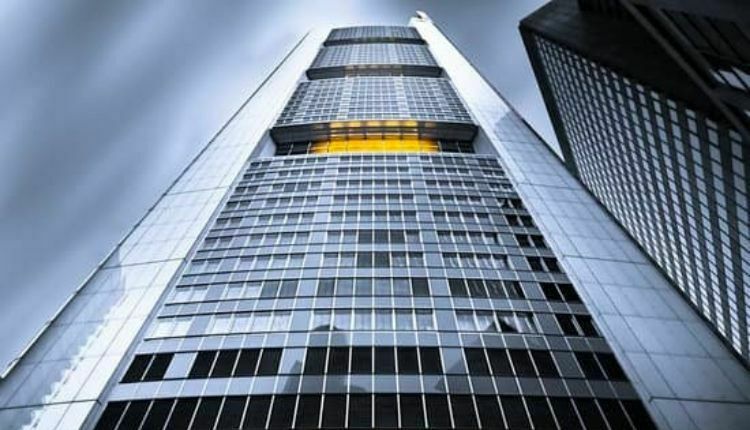 Commerzbank znowu w DAX – jak wyglądają perspektywy banku?
