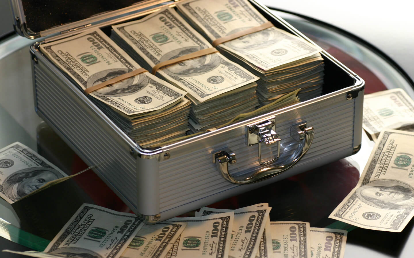 Dyrektor Google w rok zarobił tyle, ile przeciętny Amerykanin przez 7000 lat