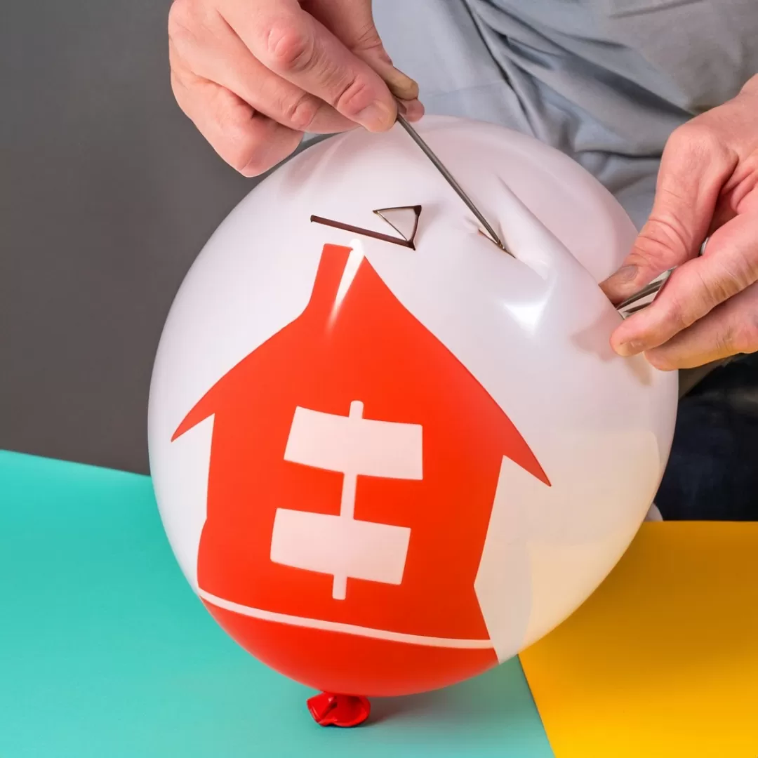 Bańka mieszkaniowa zaczyna pękać. Wiatr zmian idzie z Zachodu. Czy to już „ten moment”?