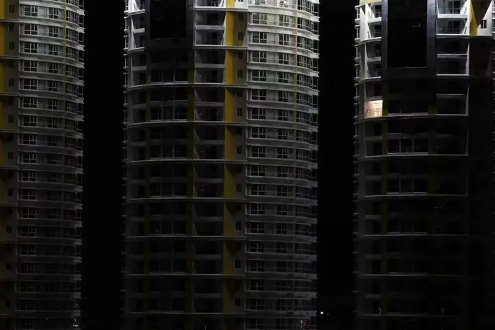 Wierzyciele (!) rzucają się ratować dewelopera. Dobry interes czy efekt rządowych nacisków?