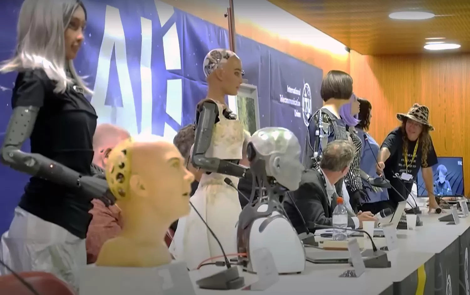 Roboty twierdzą, iż nie zbuntują się przeciwko ludziom