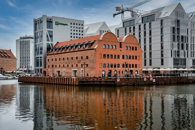 Największe miasto w Polsce. To wcale nie Warszawa. Jak do tego doszło?