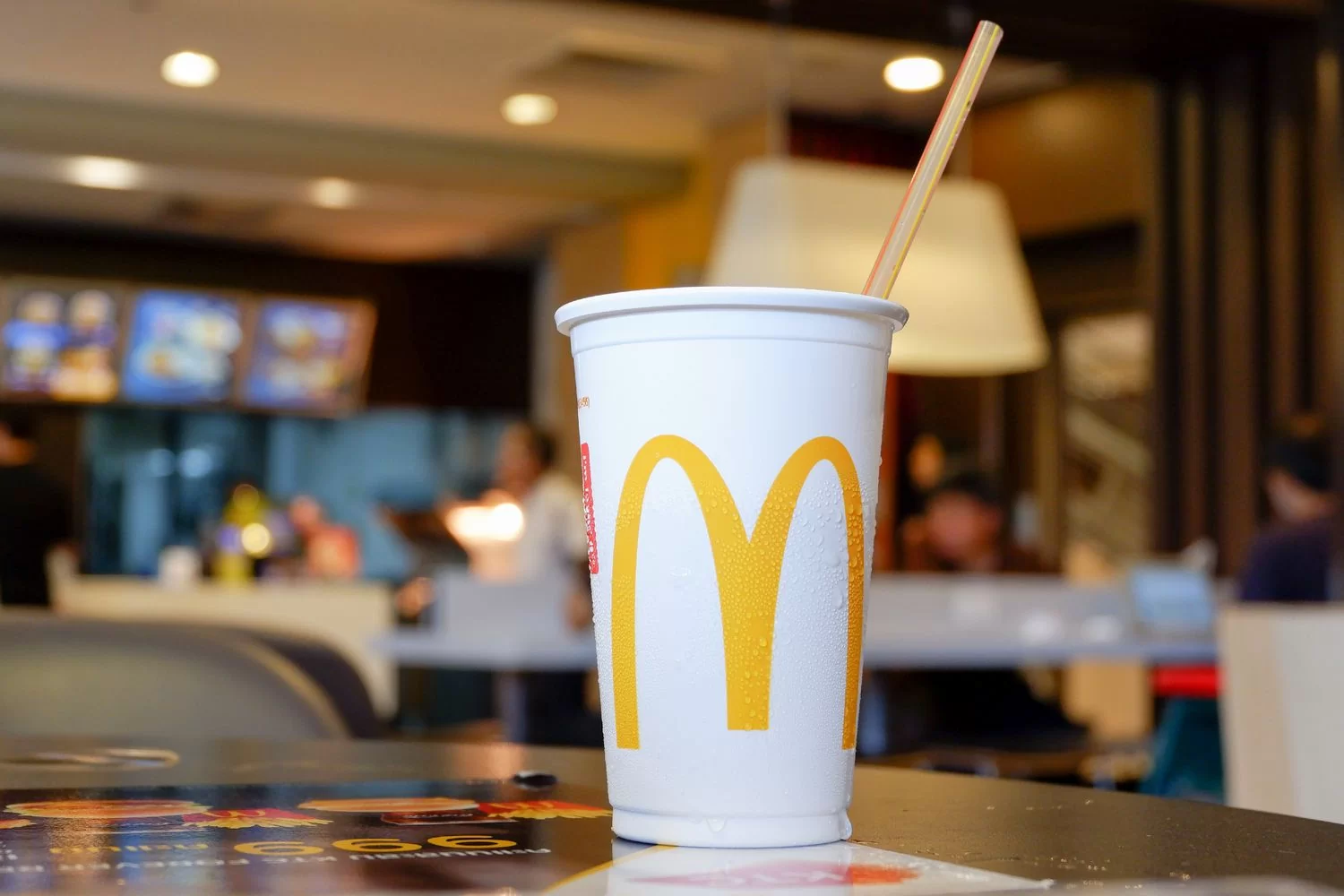 McDonald’s chce wycofać samoobsługowe automaty do napojów. Powodem – kradzieże