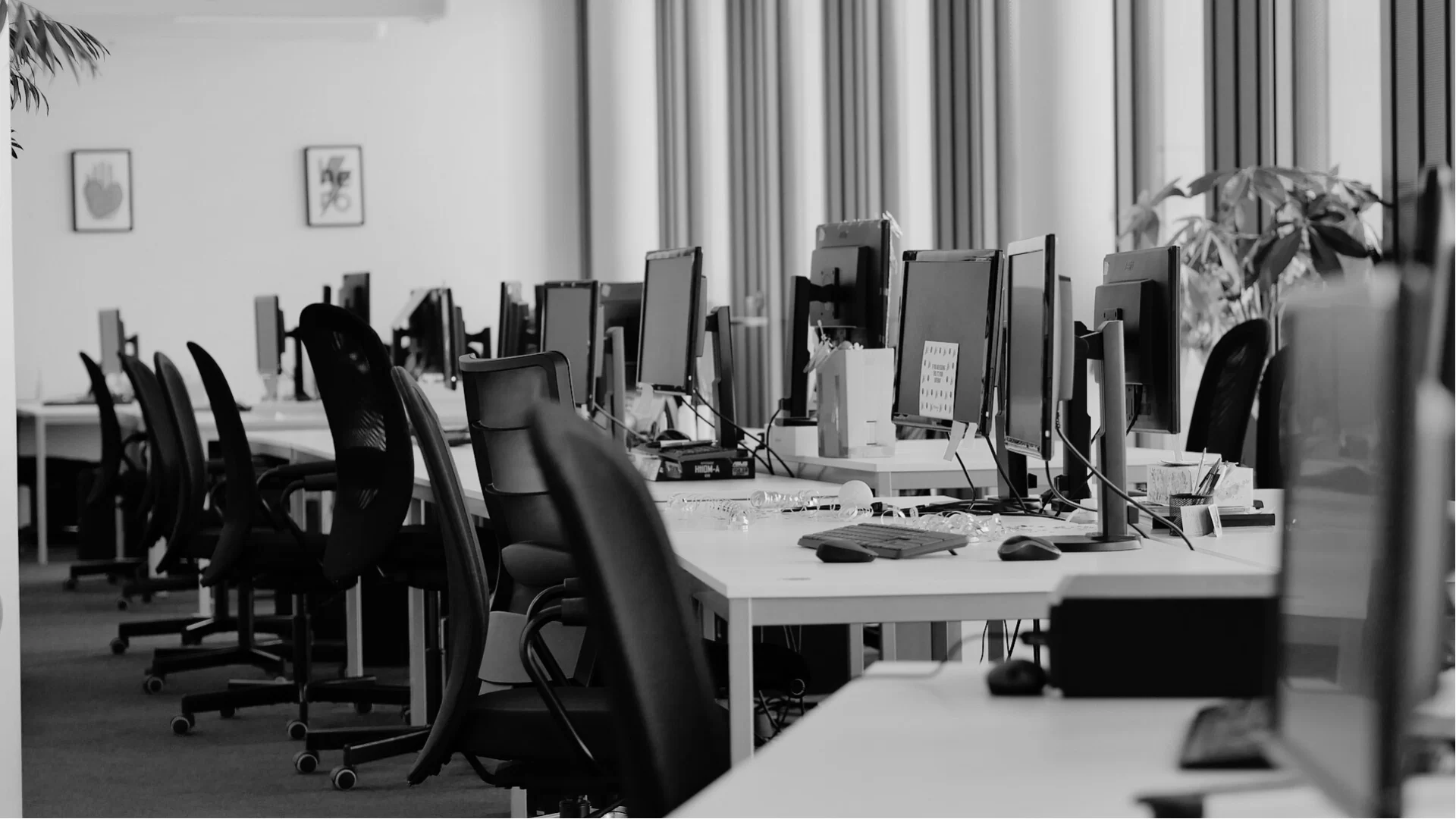 LinkedIn pomaga znaleźć pracę, a sam zwalnia setki ludzi. Powód może być zaskakujący