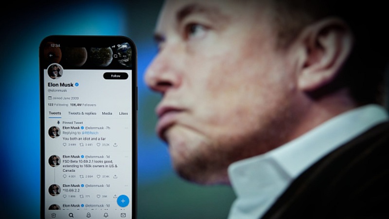 Elon Musk rozpoczął na Twitterze ankietę, w której pyta, czy powinien przywrócić konto Donalda Trumpa