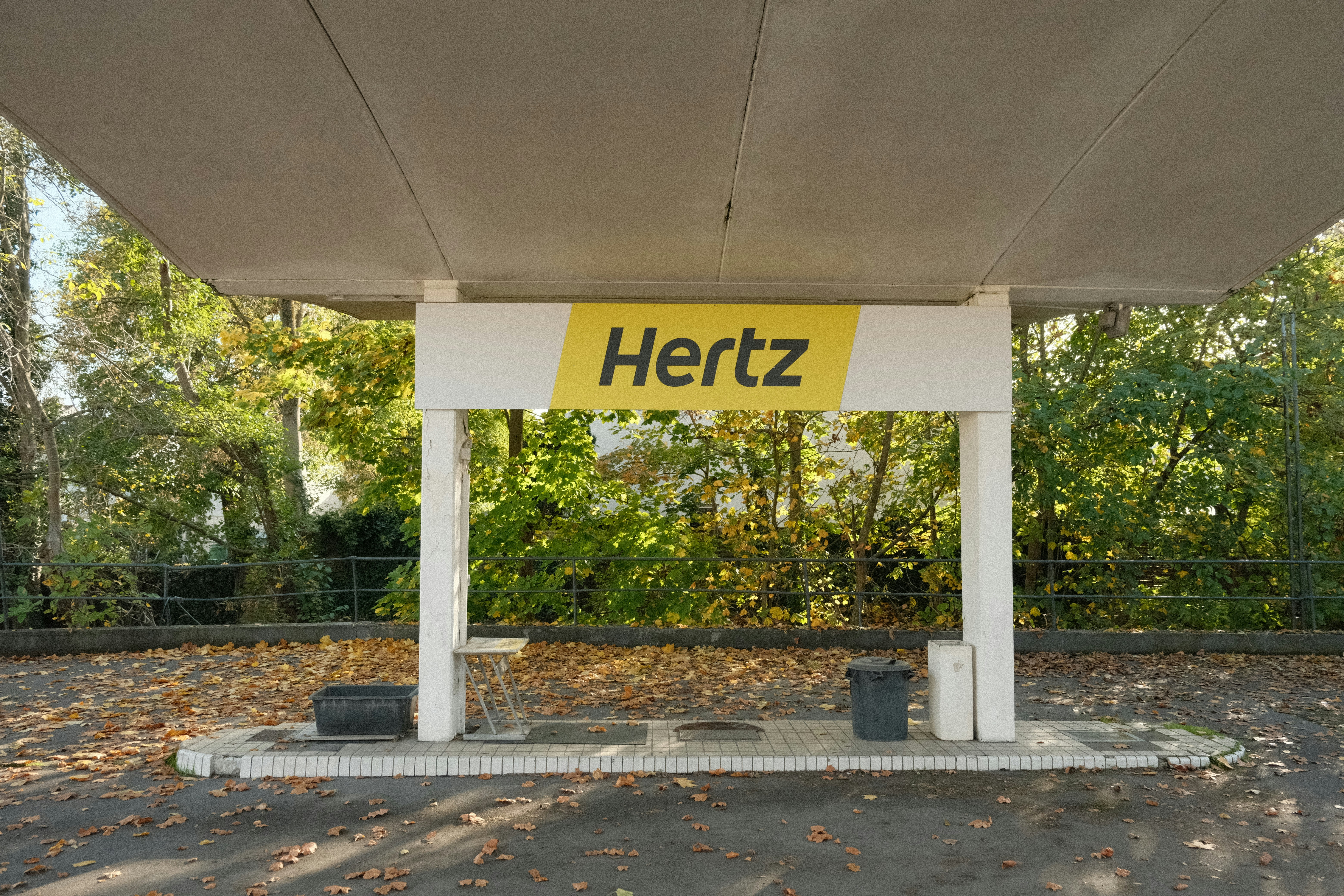 Hertz rezygnuje z samochodów elektrycznych. Co proponuje w zamian?