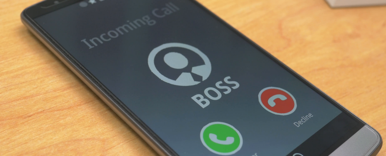 Nieodebranie telefonu od szefa – prawem pracownika. Przepisy je chroniące coraz powszechniejsze