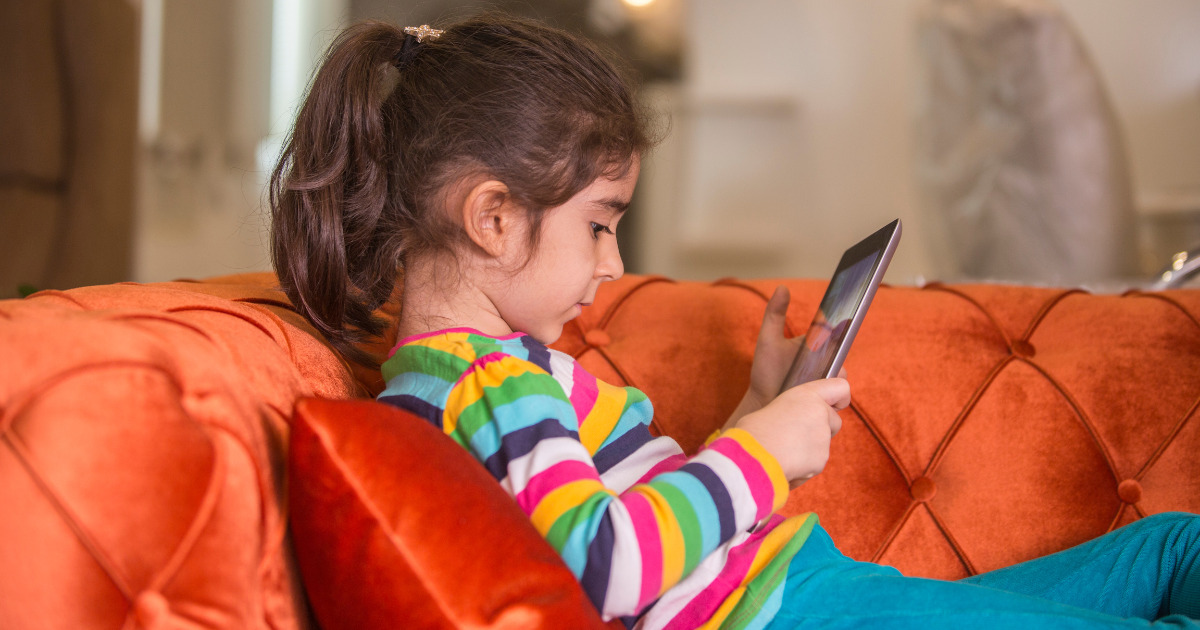 Dzieci, które korzystają z telefonów i tabletów będą mieć poważne problemy w życiu dorosłym