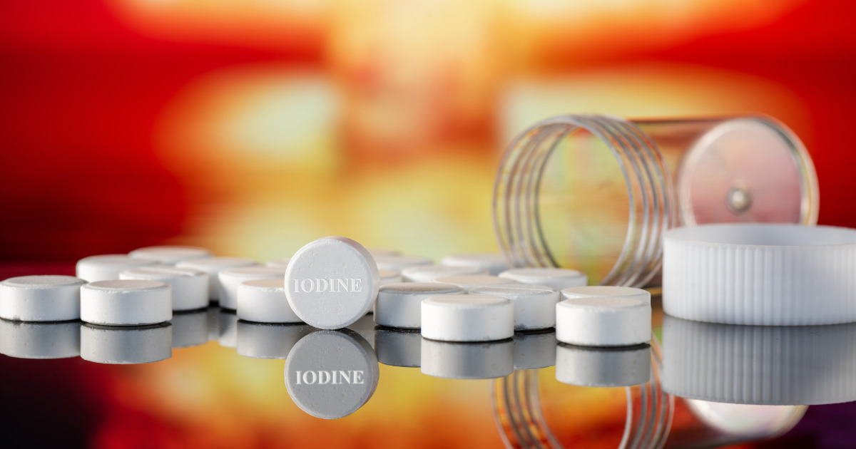 Służby są w gotowości na dystrybucję jodku potasu. Jakie jest ryzyko zagrożenia?
