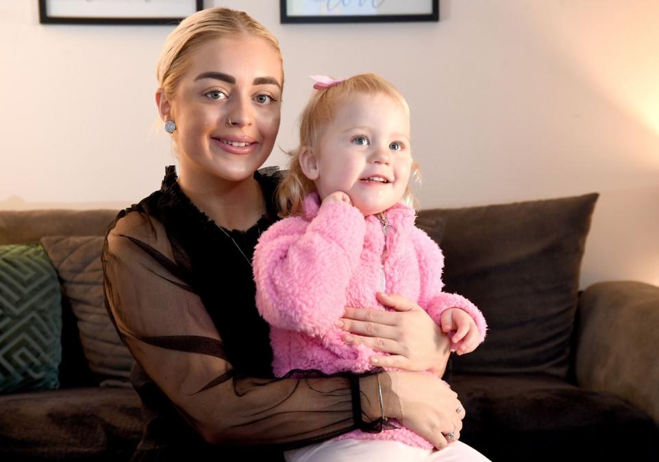 2-latka zjada wszystko co znajdzie się w jej zasięgu. Cierpi na poważne zaburzenie