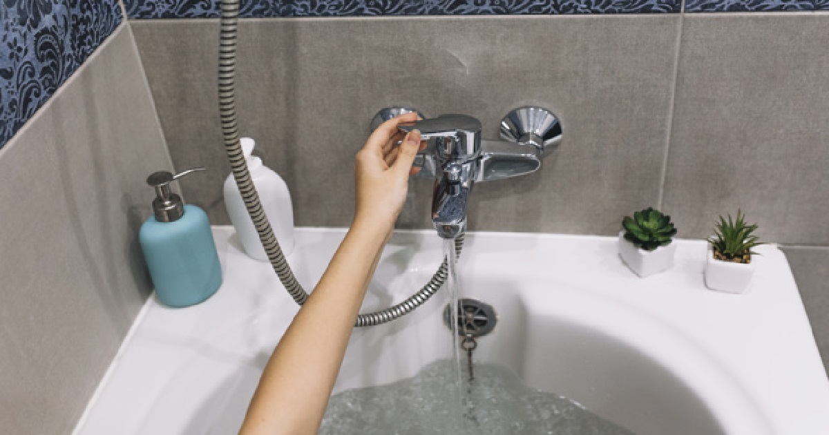 Lubisz leżeć w wannie? Okazuje się, iż odpowiednio długa i gorąca kąpiel spala kalorie