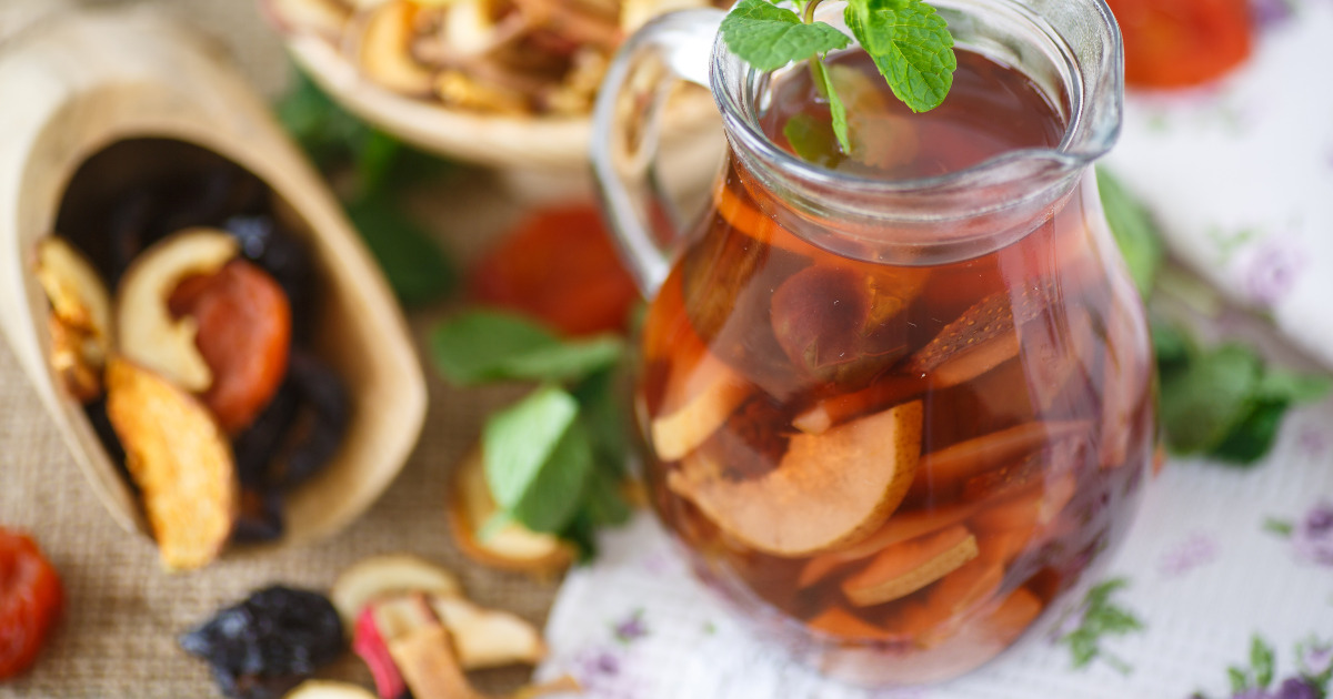 Jak picie kompotu z suszu wpływa na Twój organizm? Czy warto przygotować go na wigilijną kolację?