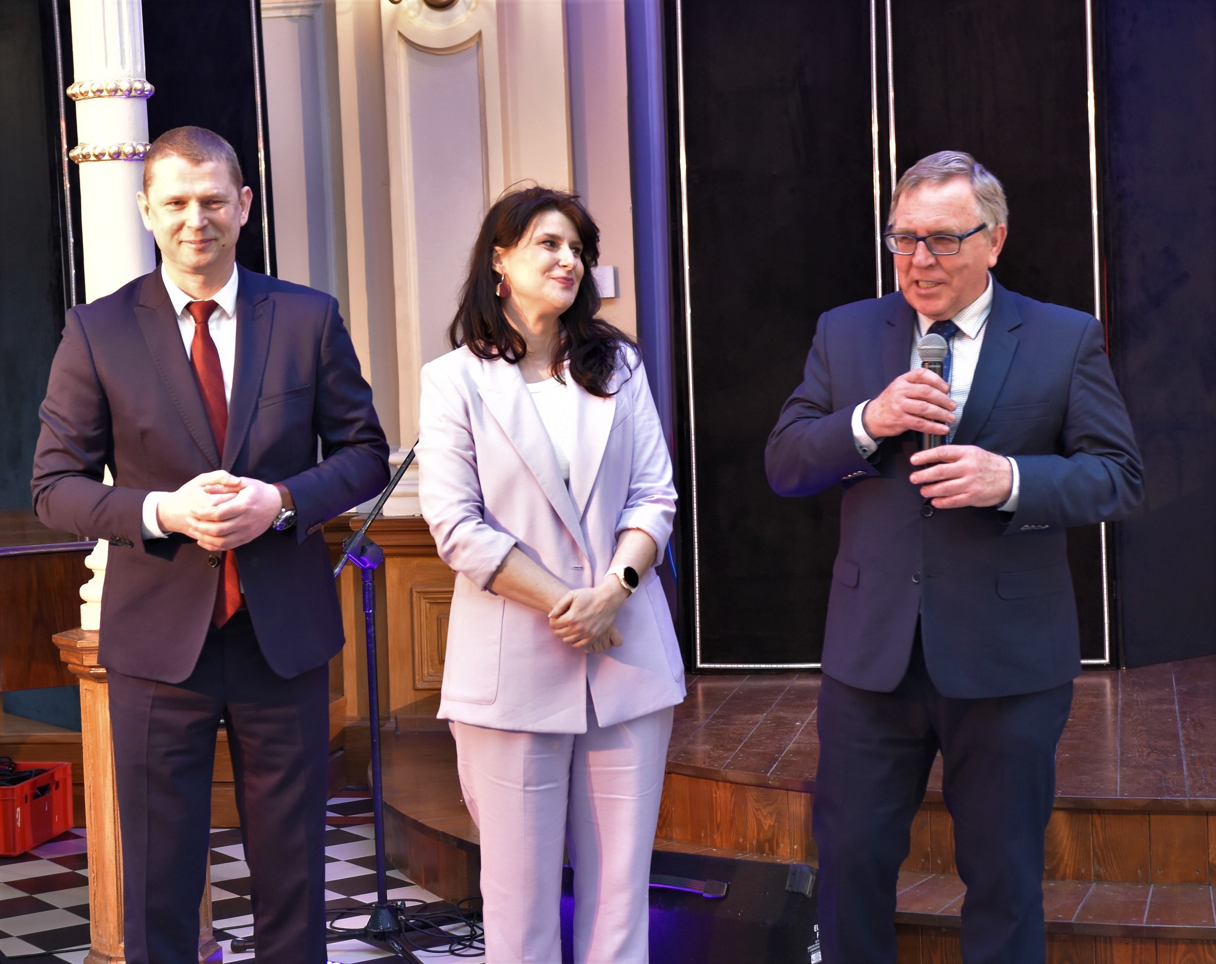 Dzień Kobiet z grupą teatralną "Demakijaż"