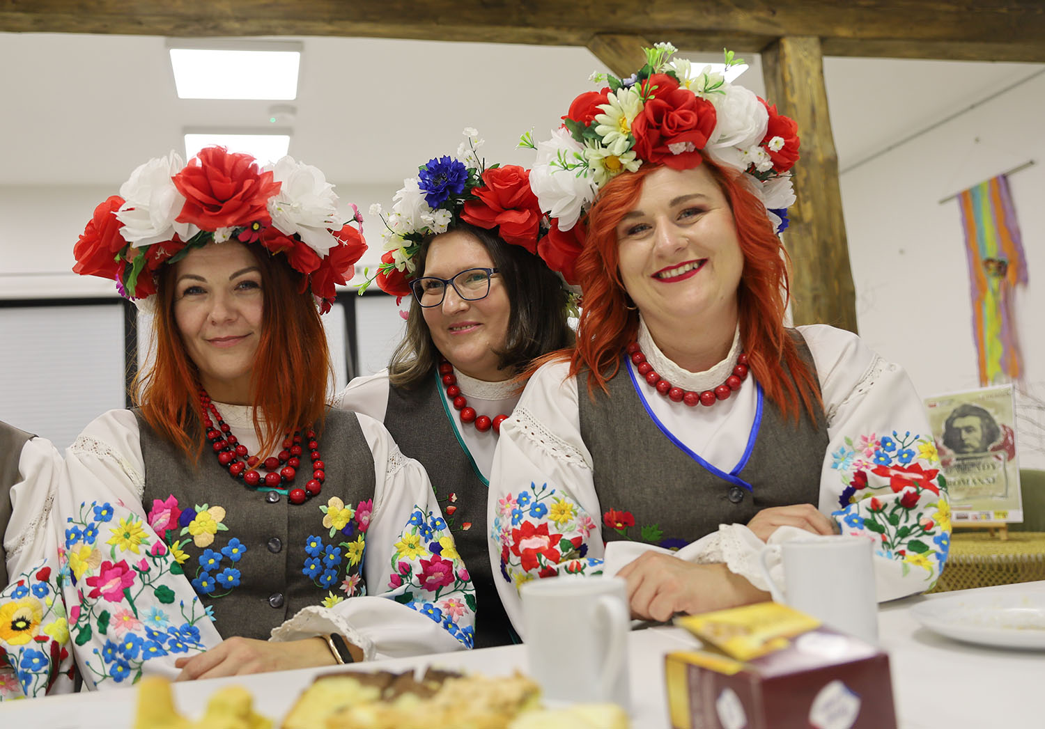 W pięknych, regionalnych strojach czytali "Ballady i romanse" A. Mickiewicza