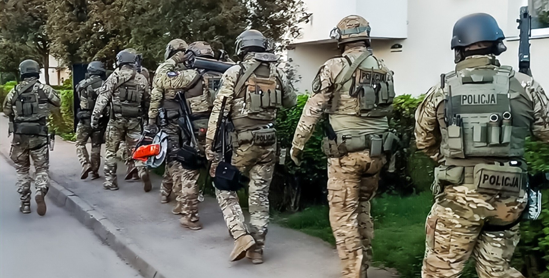 Rozbity gang przemytników. Mogli sprowadzić do Polski 5,5 tony narkotyków za 300 mln zł