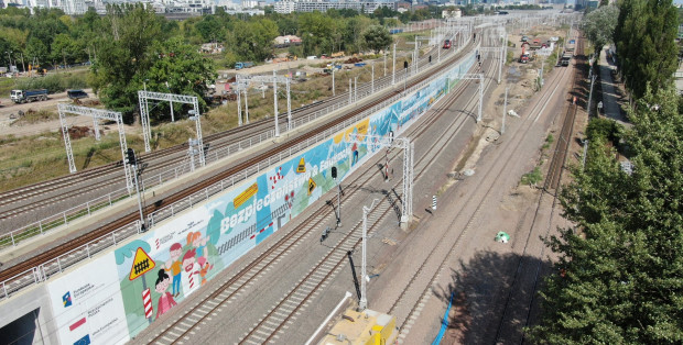 Warszawa Zachodnia przypomina o bezpieczeństwie. Powstał największy mural w sieci połączeń
