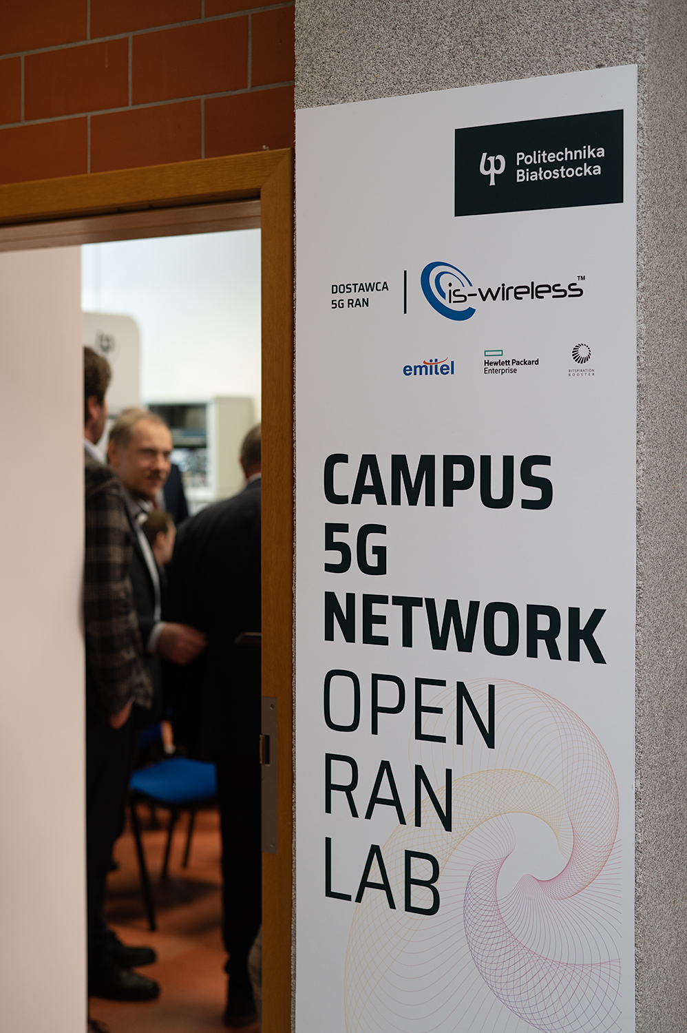 Przyszłość Sieci 5G w Polsce: Politechnika Białostocka wprowadza Open RAN Lab