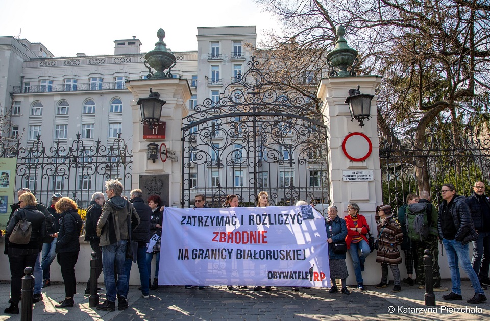 Zatrzymać i rozliczyć zbrodnie na granicy polsko-białoruskiej. Pikieta w Warszawie i Wrocławiu