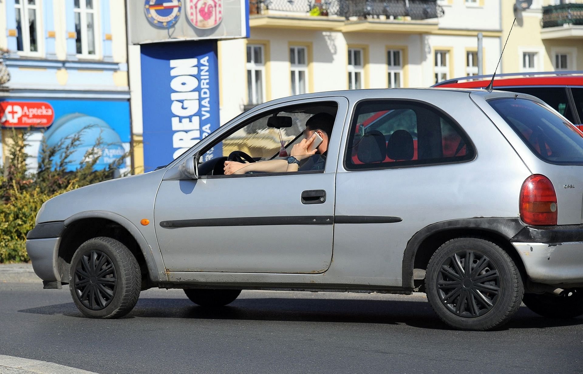 Mandat za telefon w aucie. Ile zapłacimy za rozmowę przez telefon?