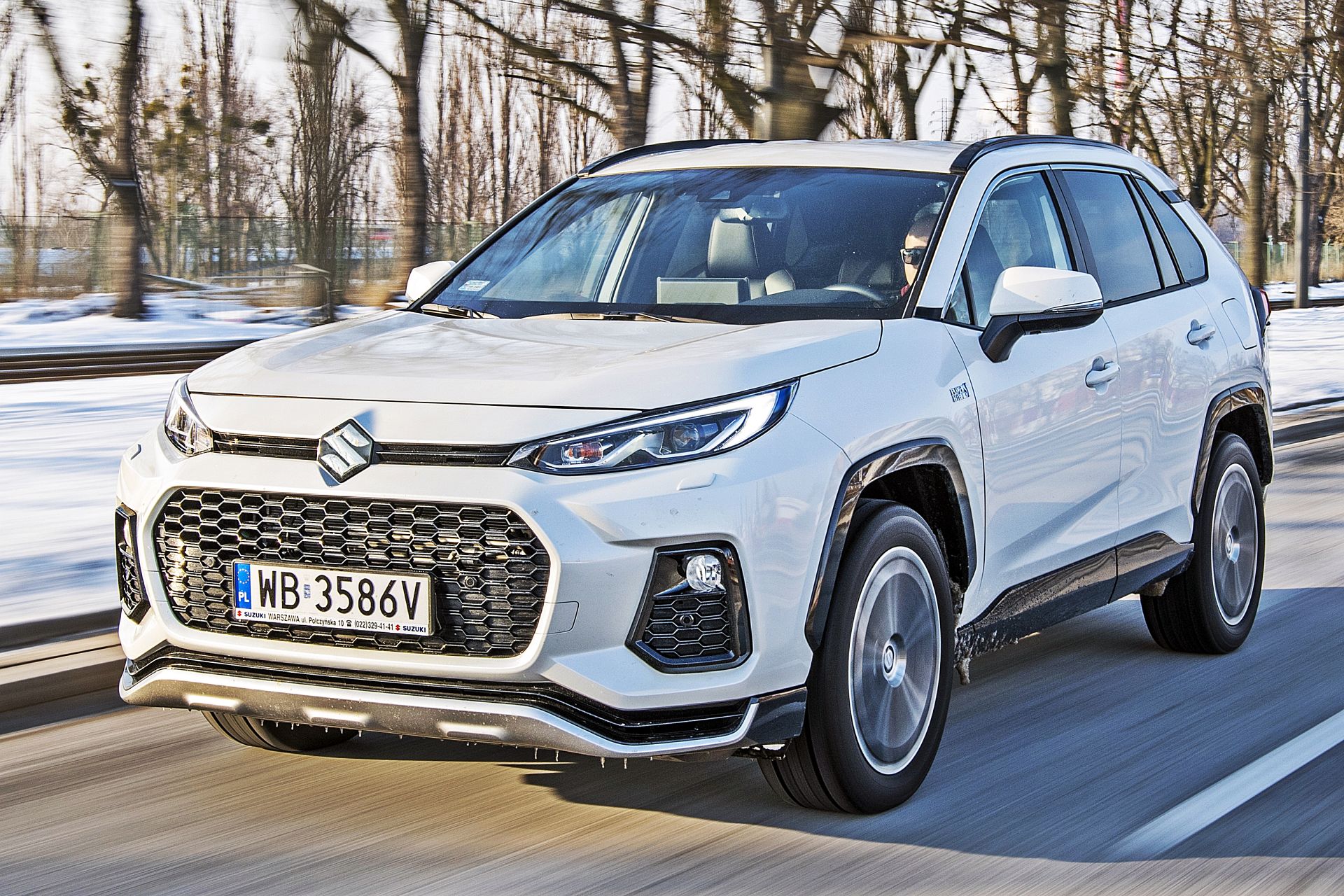Suzuki Across (2023). Opis wersji i cennik