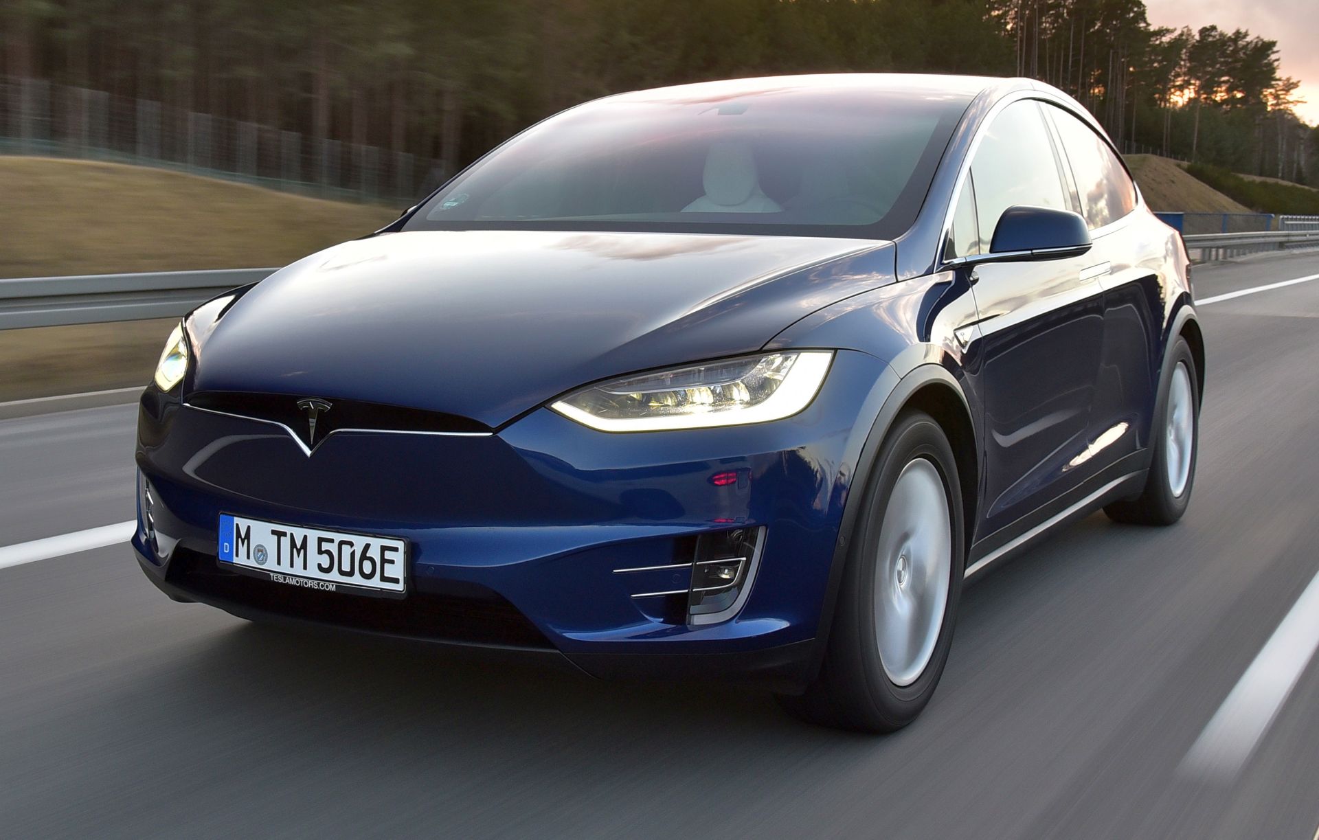 Używana Tesla Model X (od 2016 r.) – opinie, dane techniczne, typowe usterki