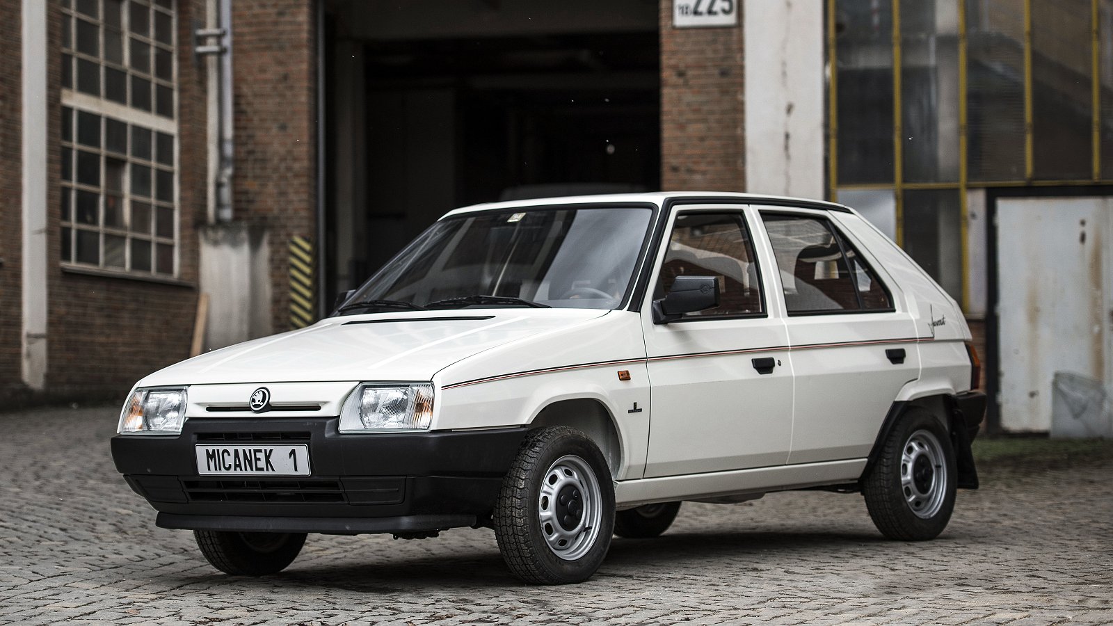 30-letnia Skoda z przebiegiem 37 km za ponad 100 tys. zł. Jeździłbyś?