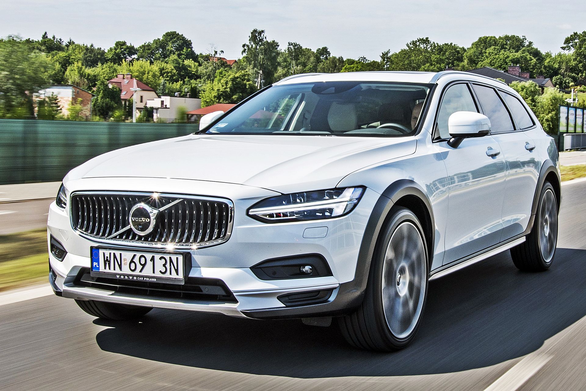 Volvo V90 Cross Country (2023). Opis wersji i cennik