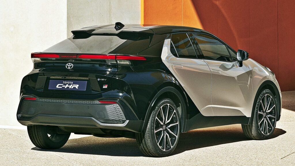 Toyota CHR (2024). Opis wersji i cennik MOTO